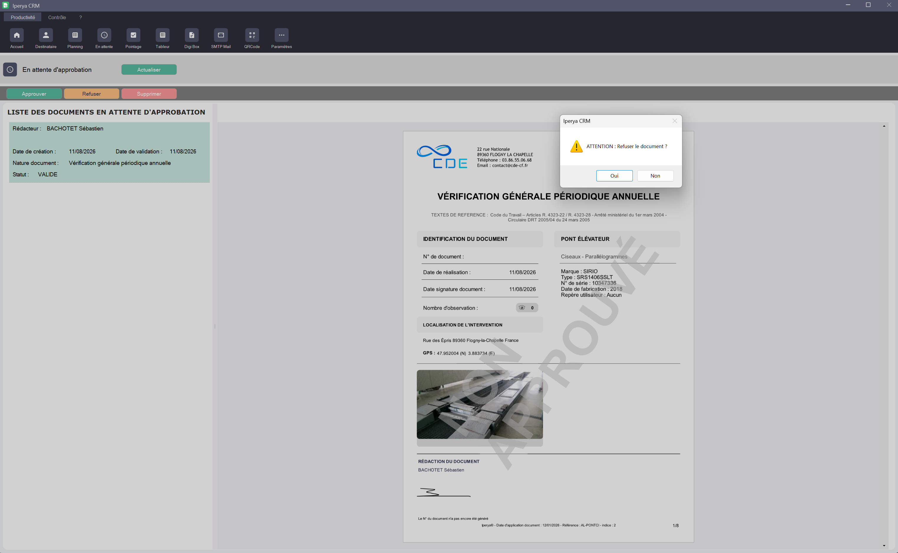 Écran Iperya CRM de documents en attente d’approbation avec les actions approuver, refuser et supprimer